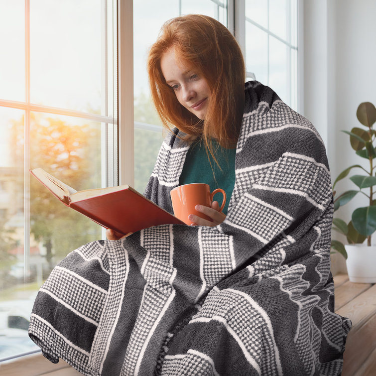 Coral outlet throw blanket